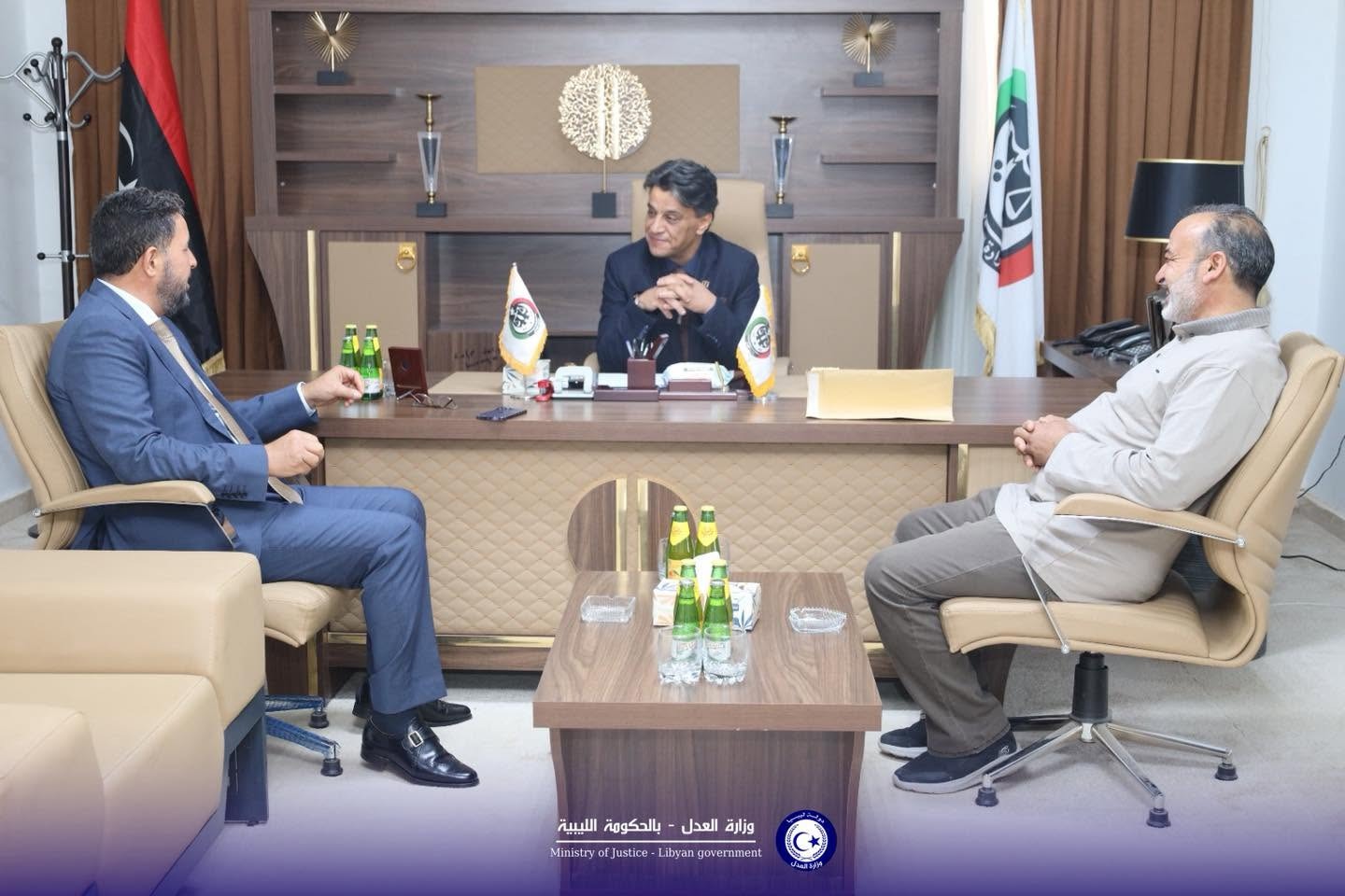 سويكر يناقش مع وزير العدل  تعزيز التعاون والتنسيق المشارك