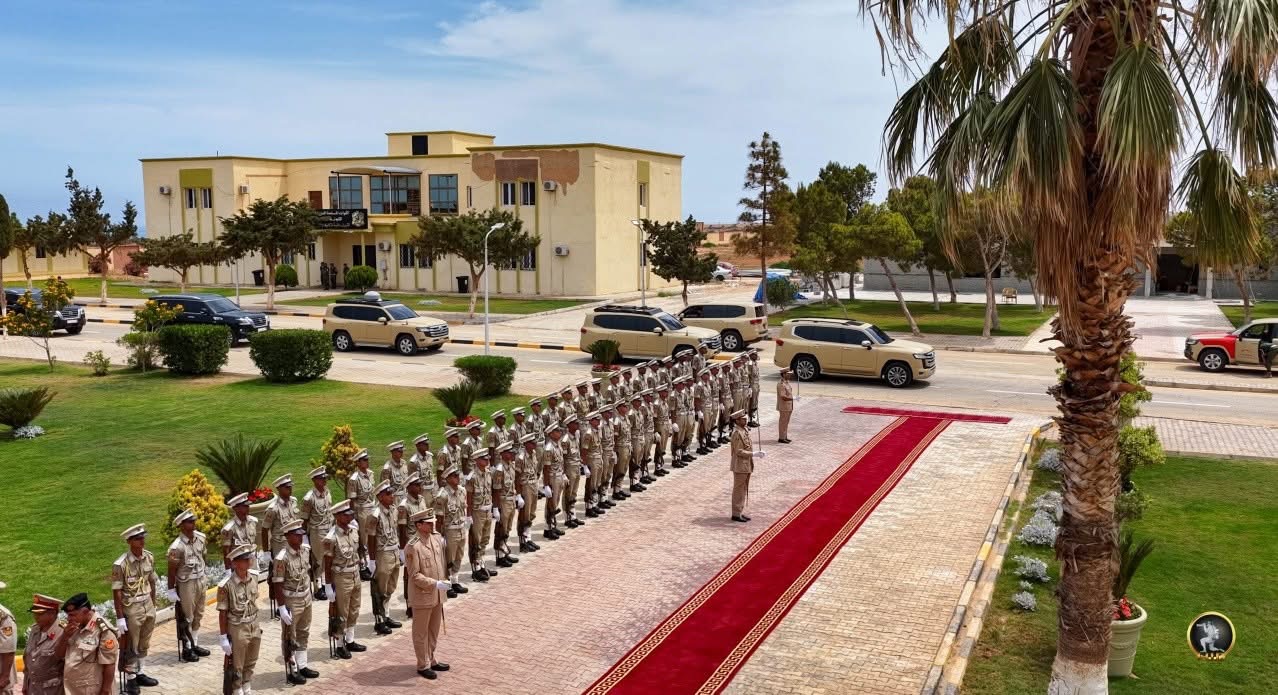 رئيس الاركان العامة للقوات المسلحة الفريق اول ركن  خالد حفتر يبحث مع وفد مصري تطوير وتحديث الكليات العسكرية الليبية بتوكرة