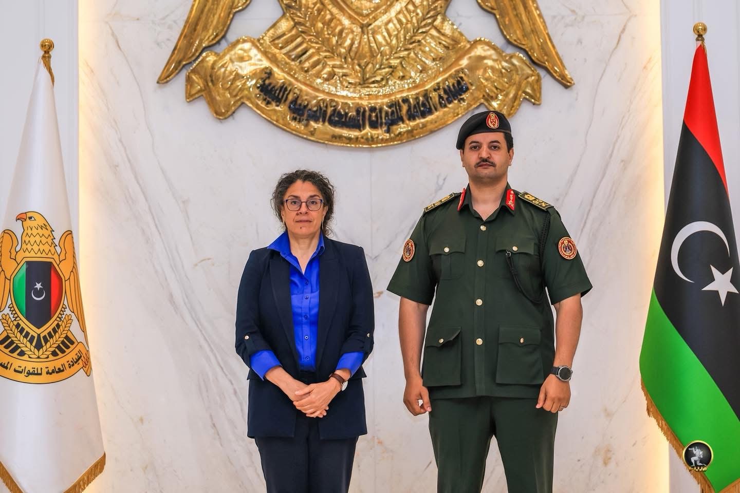 رئيس الأركان العامة الفريق أول ركن خالد حفتر يبحث مع نائبة بعثة الأمم المتحدة مستجدات العملية السياسية في ليبيا
