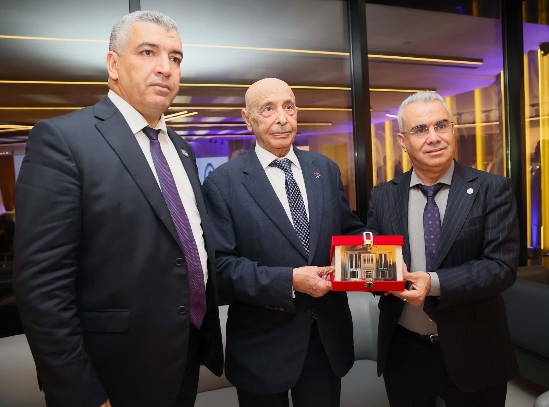الوفد المغربي يكرم المستشار عقيله صالح تقديراً لجهوده في دعم العمل البرلماني المشترك
