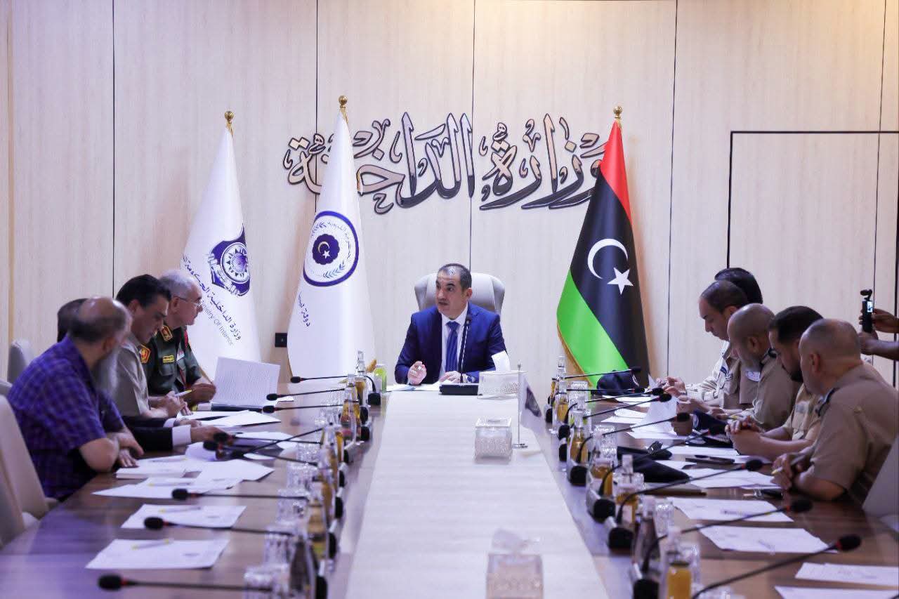 أبوزريبة يترأس الاجتماع الأول للجنة العليا لمتابعة أوضاع الوافدين والمهاجرين غير القانونيين