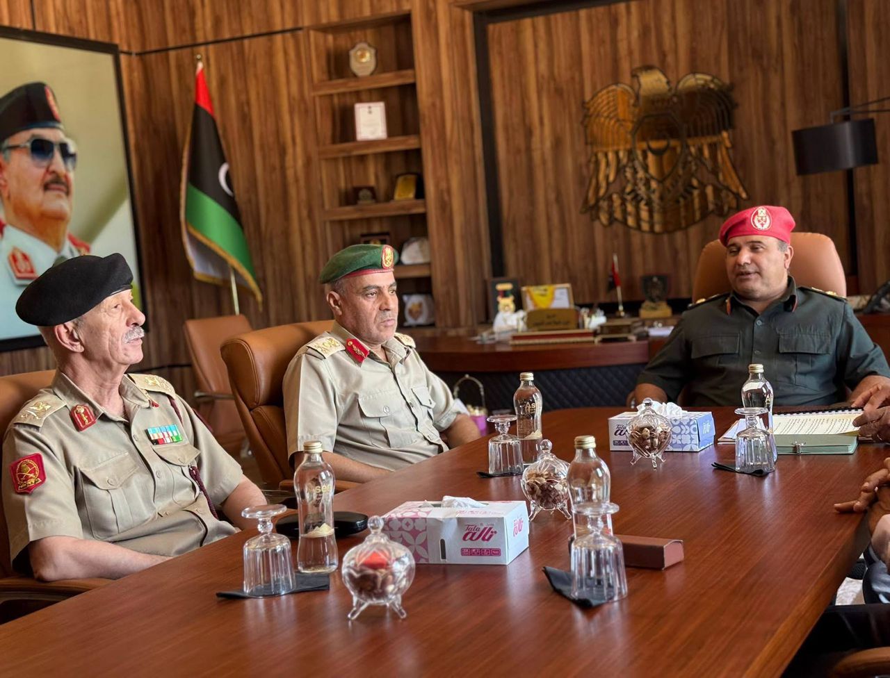 الأمين العام للقيادة العامة يبحث ملفات المتقاعدين العسكريين ويؤكد ضرورة ضمان حقوقهم