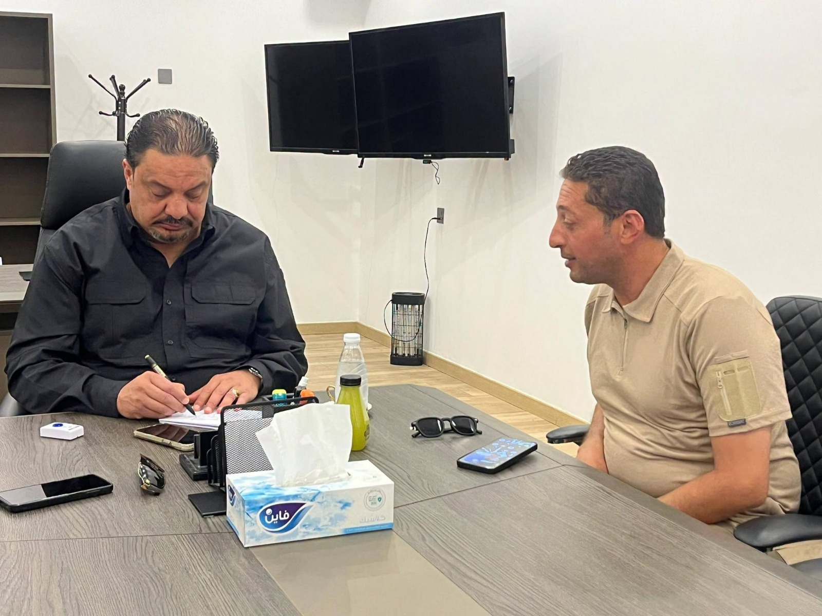 رئيس جهاز مكافحة الهجرة غير الشرعية يبحث مع مدير فرع درنة سبل دعم الأداء الميداني
