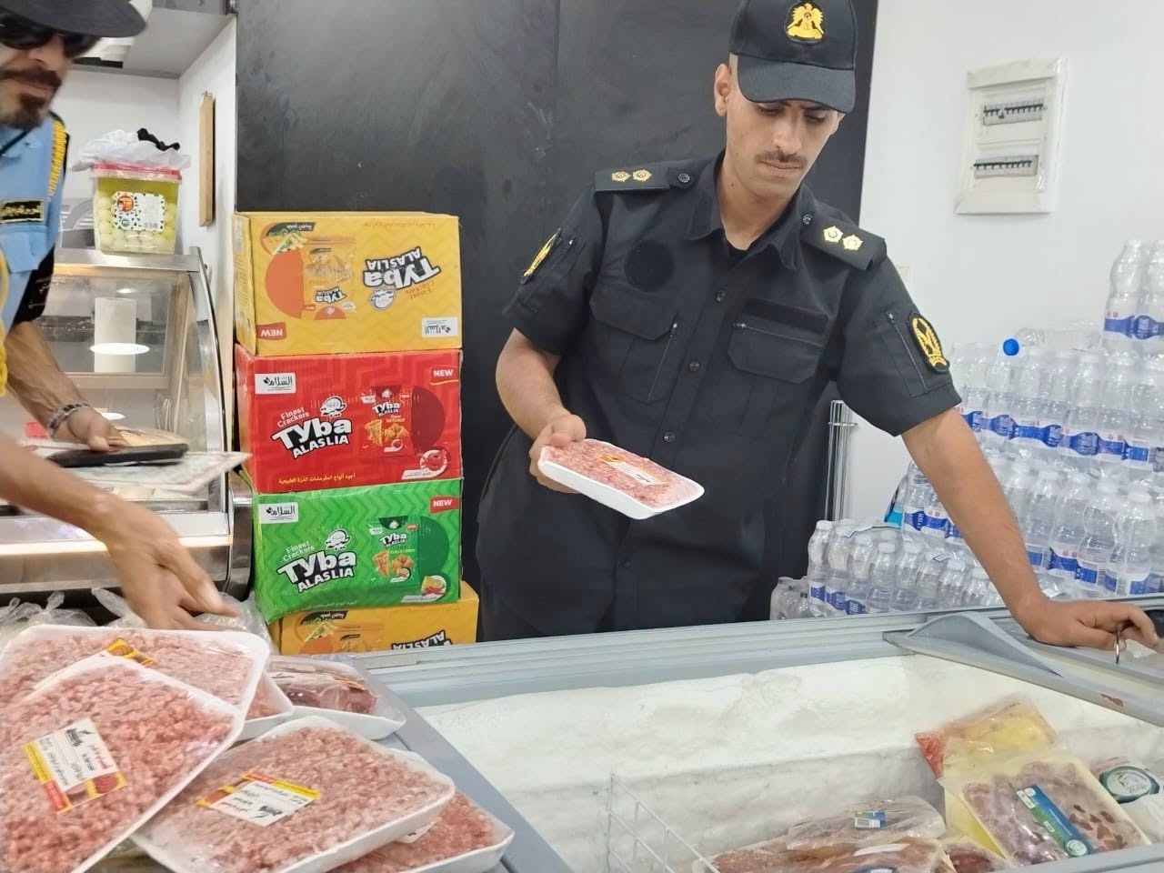 حملة موسعة للحرس البلدي بنغازي تسفر عن ضبط لحوم فاسدة ومواد غذائية منتهية الصلاحية