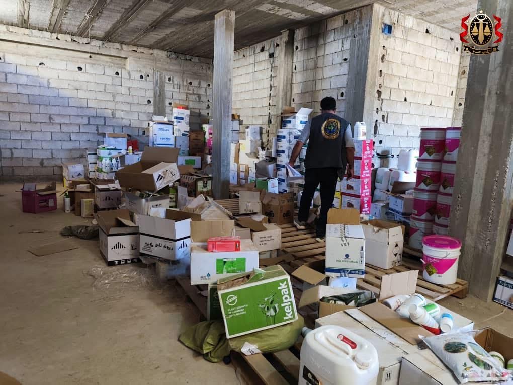 النيابة العامة تضبط كميات كبيرة من المبيدات الزراعية المحظورة في بنغازي