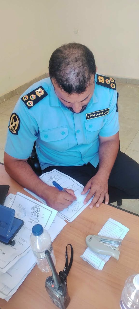 الحرس البلدي يواصل الإشراف على توزيع السلع التموينية ببنغازي