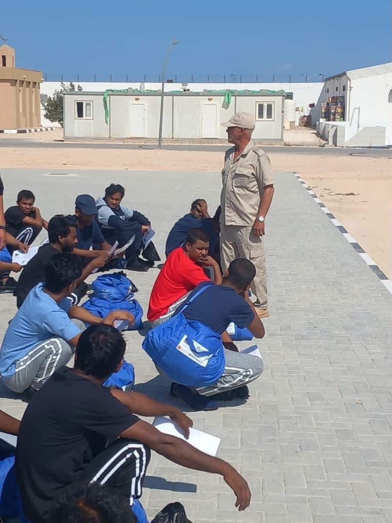ترحيل 176 مهاجرًا غير شرعي من الجنسيتين البنغلاديشية والباكستانية عبر مطار بنينا