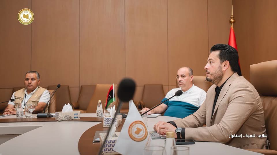 صندوق إعادة إعمار ليبيا يبحث مع شركة بريطانية الفرص الاستثمارية في منطقتي الصابري و وسط البلاد