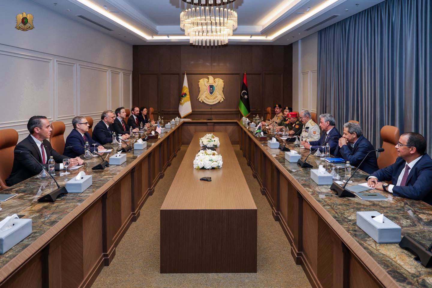 القائد العام للقوات المسلحة المشير أركان حرب خليفة أبوالقاسم حفتر يستقبل مستشار الرئيس الأمريكي للشؤون العربية والأفريقية مسعد بولس