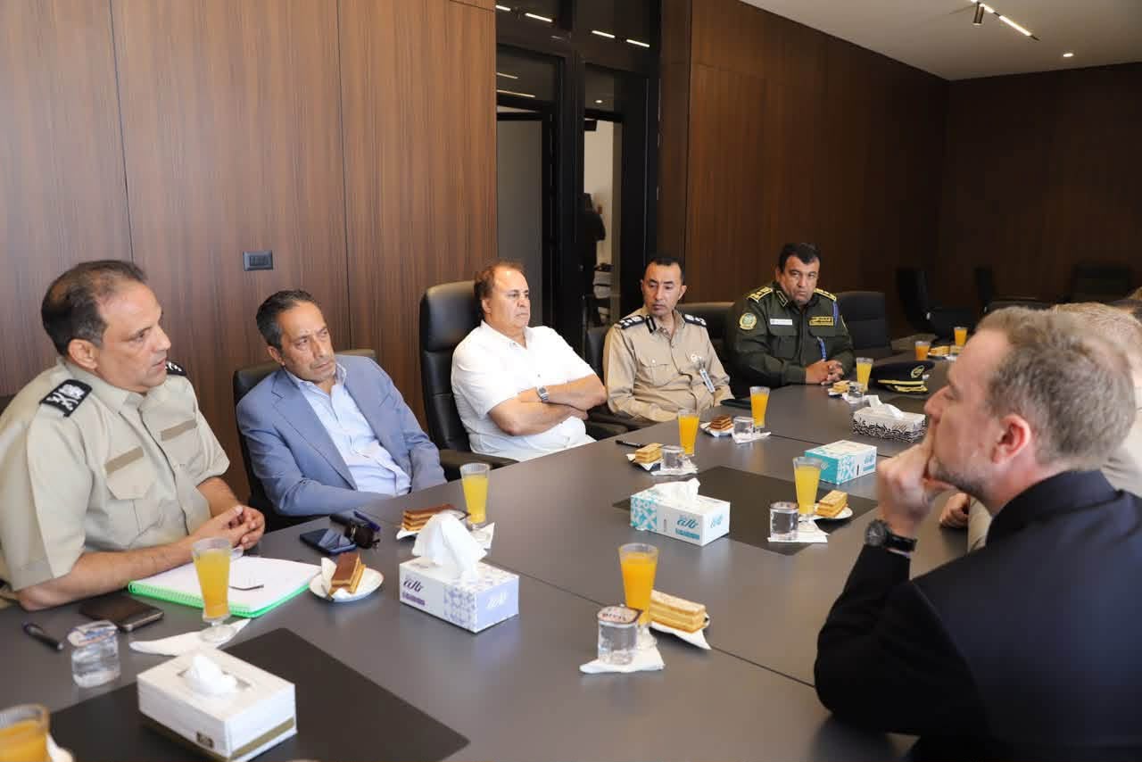 وفد الخارجية البريطانية يشيد بمعايير الأمن والتطوير في مطار بنينا الدولي