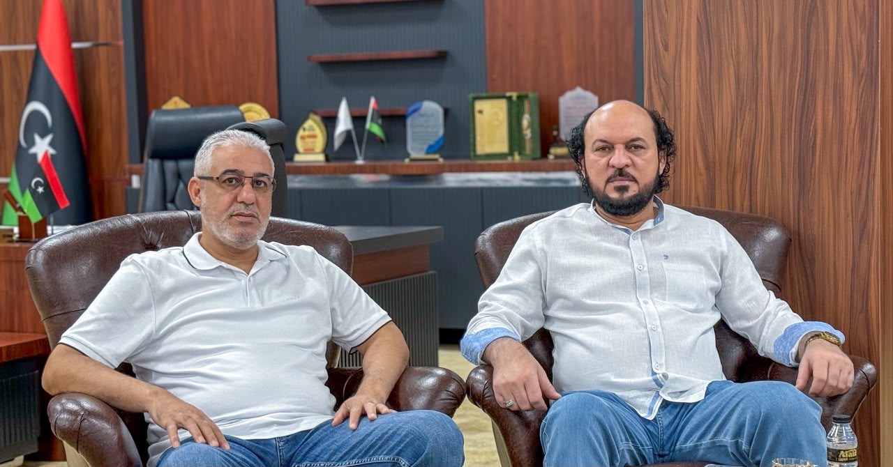 النائب احمد الشارف يبحث تذليل عقبات العمل البلدي وتطوير خدمات المنطقة الجنوبية