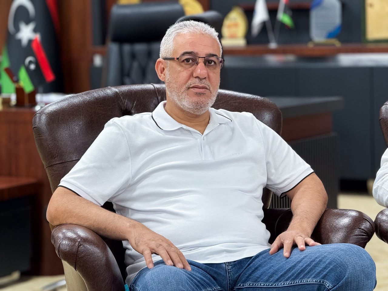 النائب احمد الشارف يبحث تذليل عقبات العمل البلدي وتطوير خدمات المنطقة الجنوبية