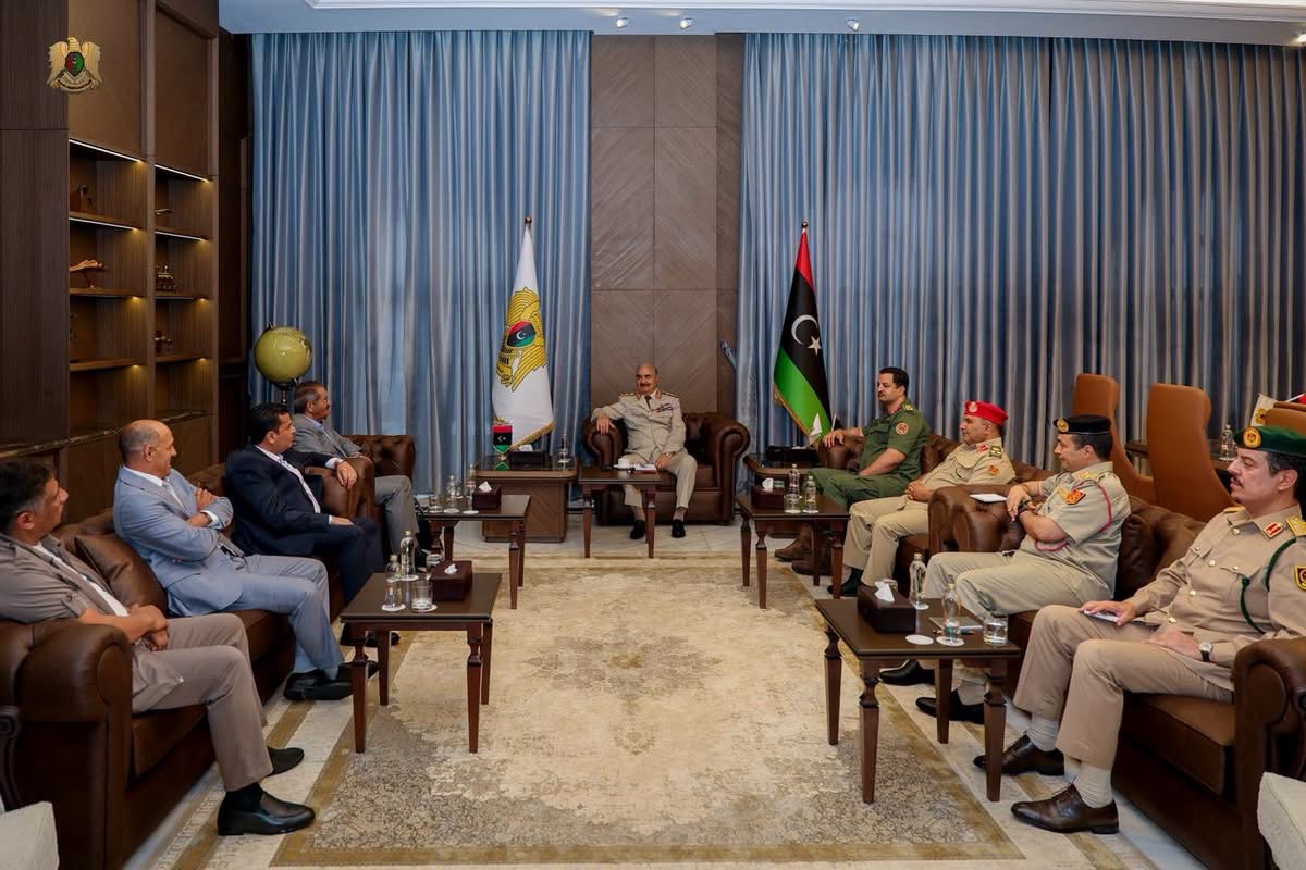 القائد العام للقوات المسلحة المشير أركان حرب خليفة أبوالقاسم حفتر يستقبل ممثلي القيادة العامة في اللجنة المشتركة (4+4)