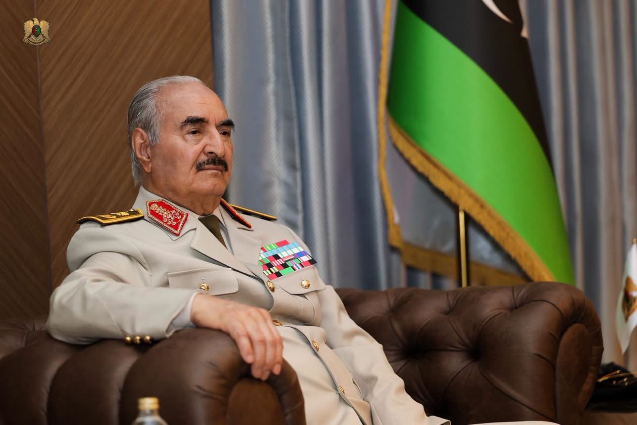 القائد العام للقوات المسلحة المشير أركان حرب خليفة أبوالقاسم حفتر يستقبل ممثلي القيادة العامة في اللجنة المشتركة (4+4)