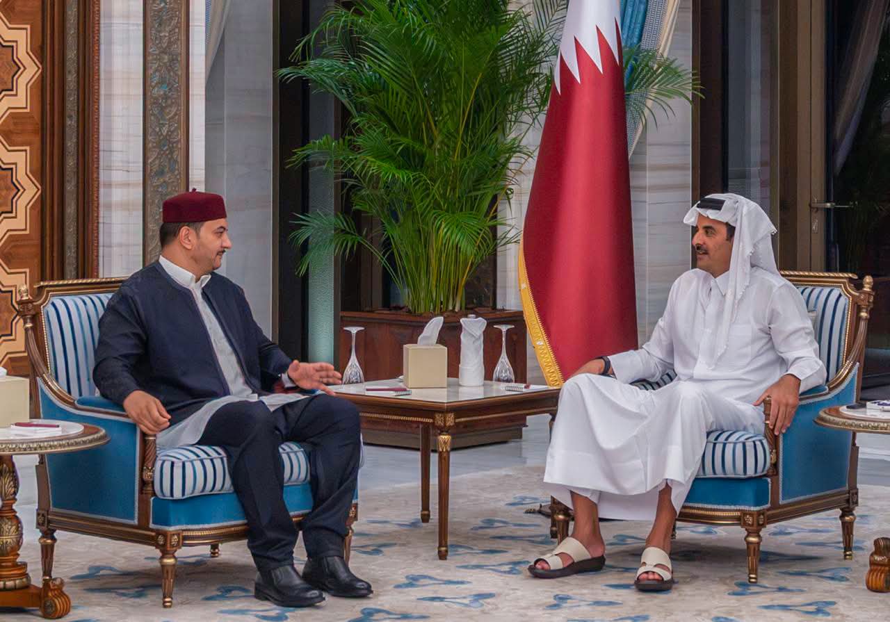 نائب القائد العام للقوات المُسلحة الفريق أول رُكن صدام خليفة حفتر يقدم واجب العزاء للشيخ تميم بن حمد في الدوحة 