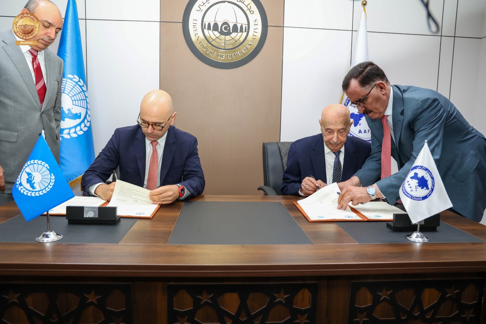المستشار عقيلة صالح يبحث مع جوليو سنتيميرو تعزيز الحوار البرلماني 