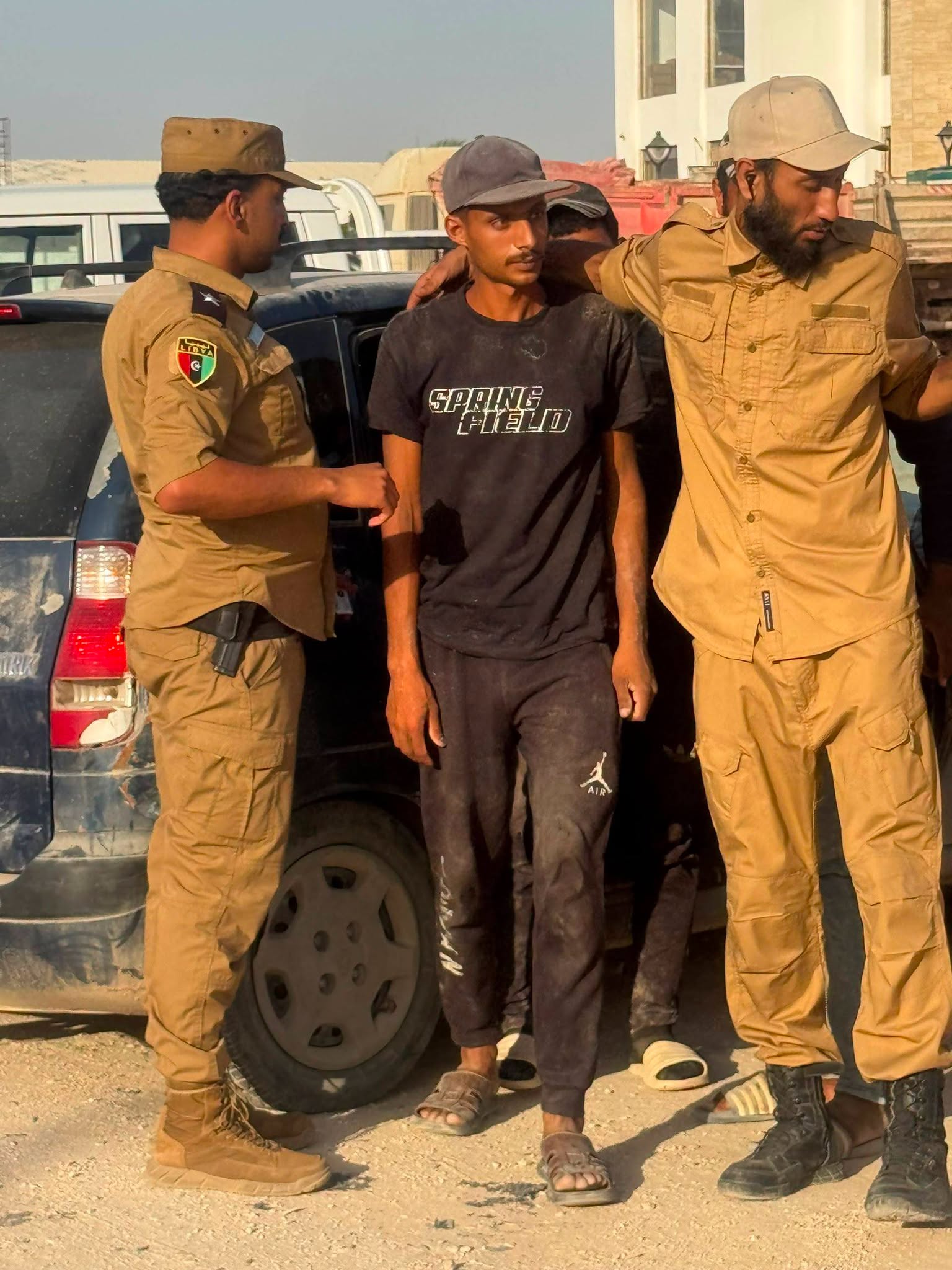 ضبط 109 مهاجرين غير شرعيين في حملة أمنية ببنغازي