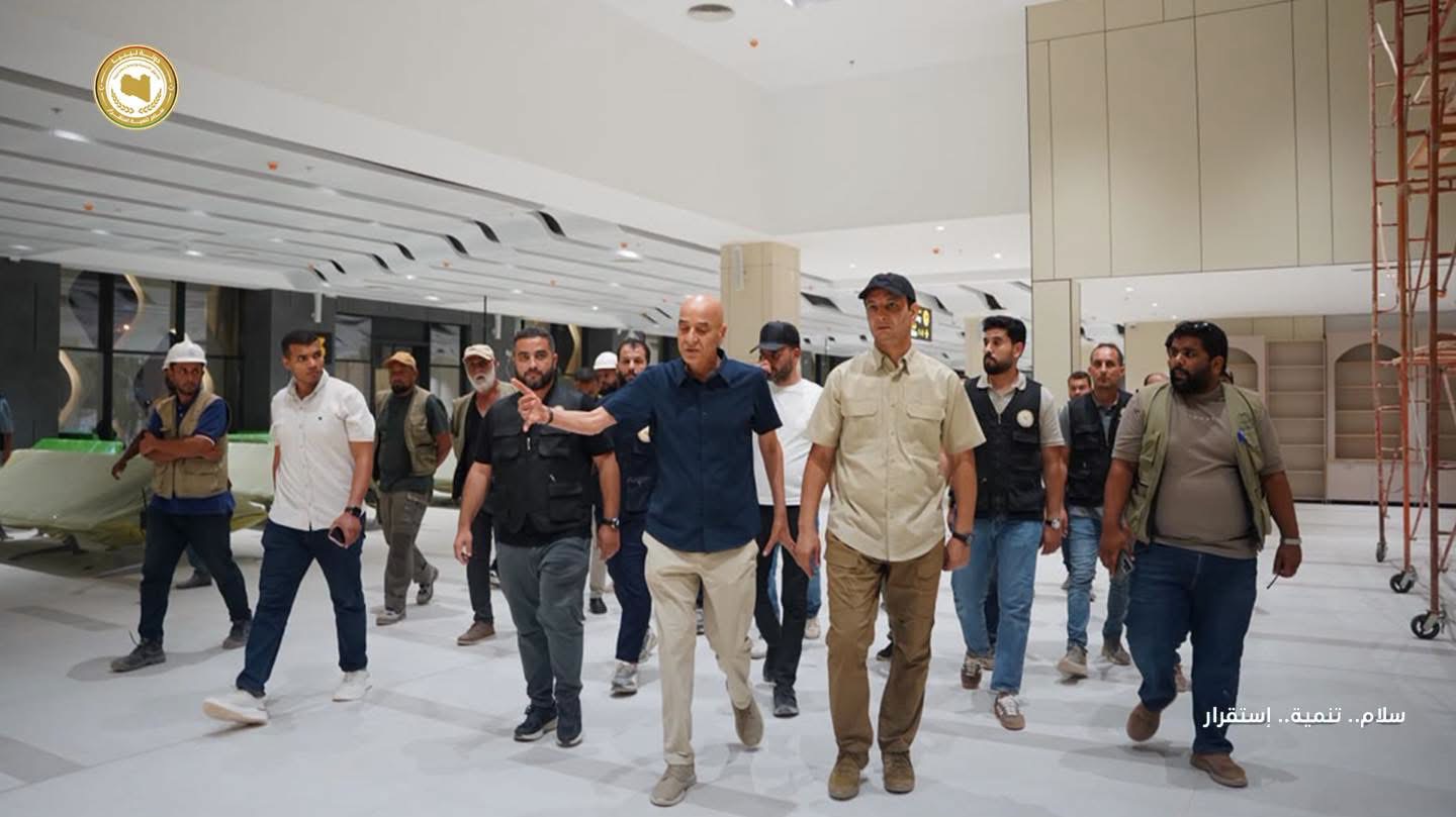 المهندس بالقاسم حفتر يتفقد صالة المسافرين بمطار بنينا الدولي