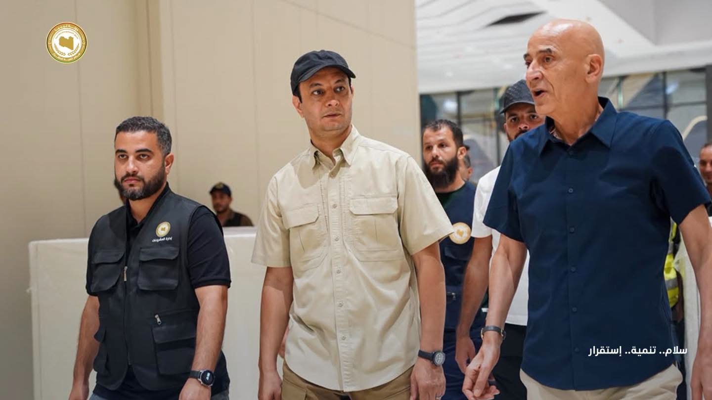 المهندس بالقاسم حفتر يتفقد صالة المسافرين بمطار بنينا الدولي