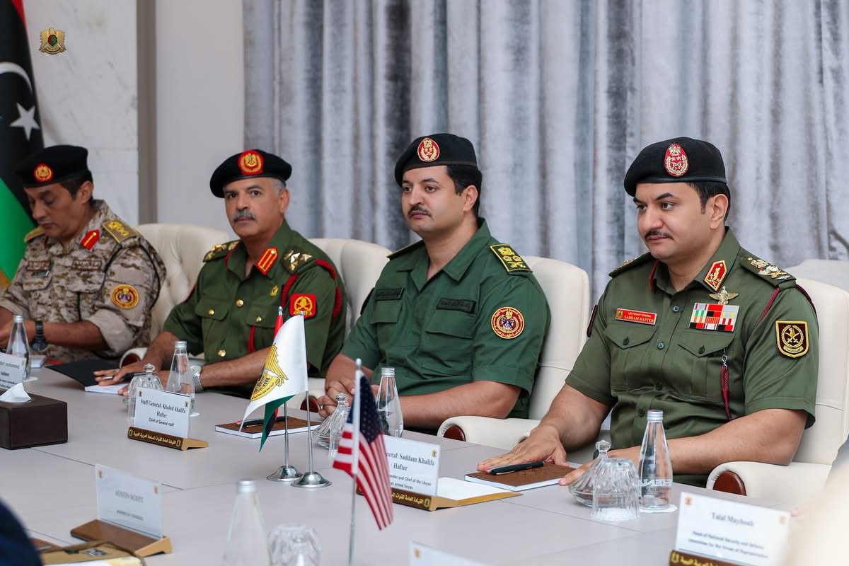 نائب القائد العام للقوات المسلحة الفريق اول صدام حفتر يبحث مع وفد من "الكونغرس" توحيد المؤسسة العسكرية وتأسيس غرفة عمليات مشتركة