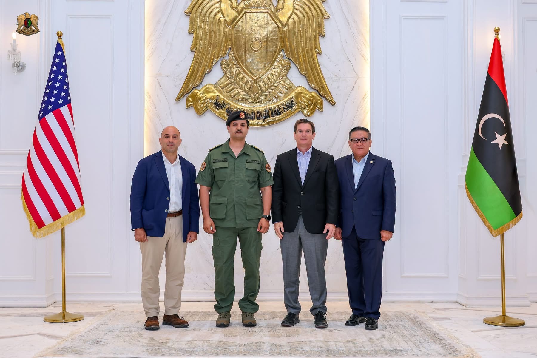 نائب القائد العام للقوات المسلحة الفريق اول صدام حفتر يبحث مع وفد من "الكونغرس" توحيد المؤسسة العسكرية وتأسيس غرفة عمليات مشتركة