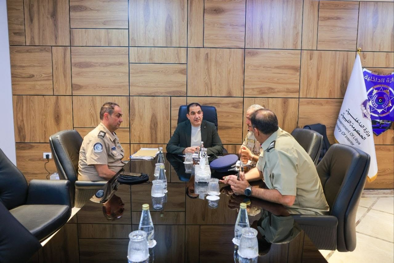 أبوزريبة يبحث مع قيادات المنافذ إجراءات ضبط دخول الأجانب ومكافحة الهجرة غير الشرعية