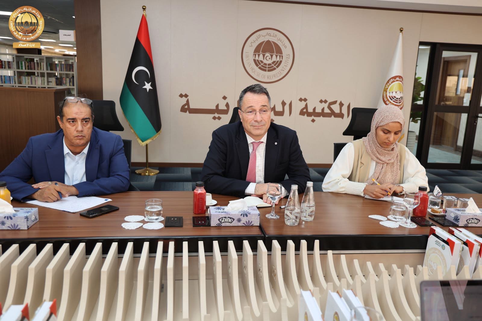 ديوان مجلس النواب يبحث مع اللجنة الدولية للصليب الأحمر إطلاق برنامج متخصص في القانون الدولي الإنساني