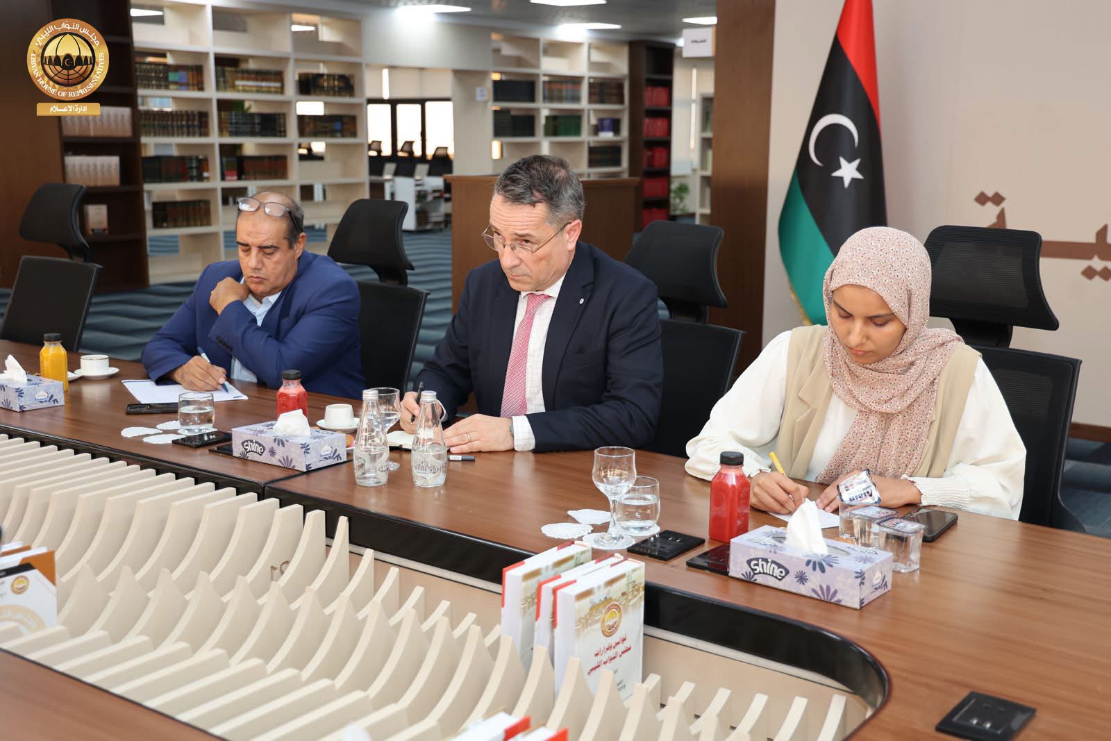 ديوان مجلس النواب يبحث مع اللجنة الدولية للصليب الأحمر إطلاق برنامج متخصص في القانون الدولي الإنساني