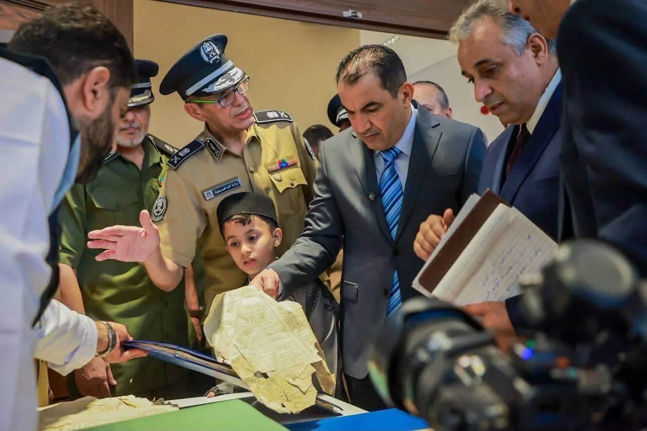 وزير الداخلية يفتتح مقر دار المحفوظات بمصلحة الأحوال المدنية في بنغازي