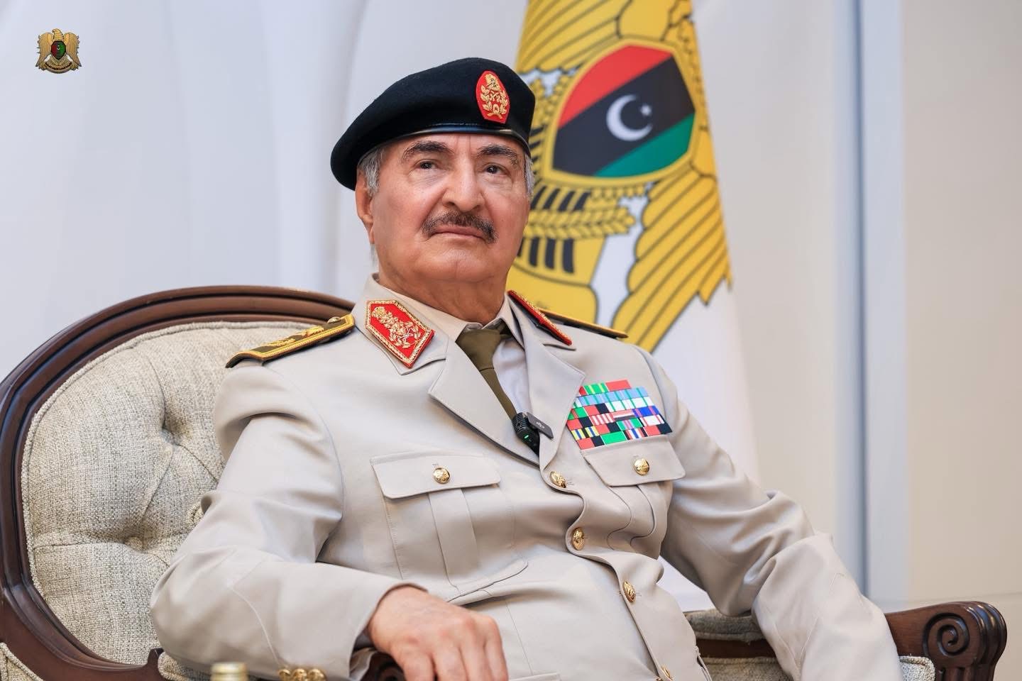 القائد العام للقوات المسلحة المشير اركان حرب خليفة ابو القاسم حفتر يستقبل منتسبي كتيبة مدفعية الميدان  الثالثة