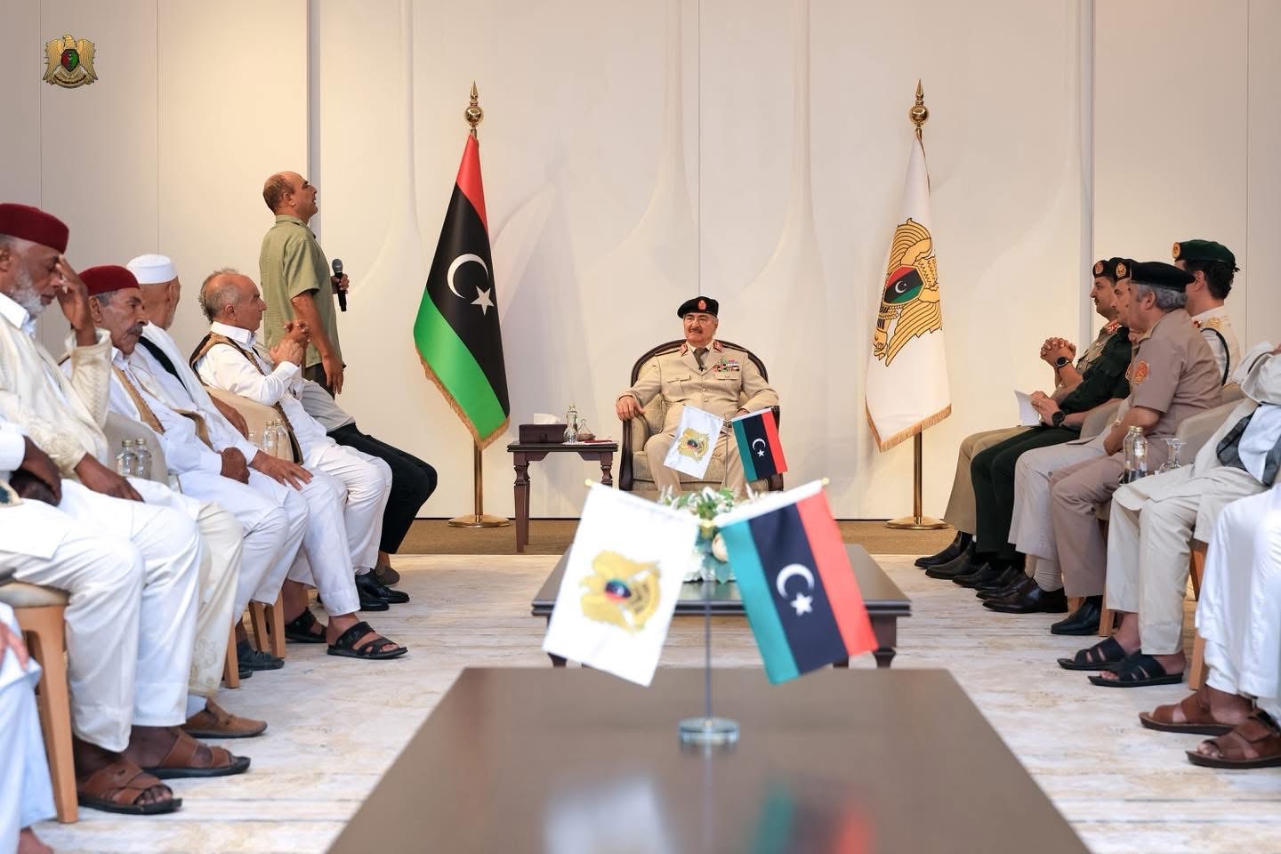 القائد العام للقوات المسلحة المشير اركان حرب خليفة ابو القاسم حفتر يستقبل منتسبي كتيبة مدفعية الميدان  الثالثة
