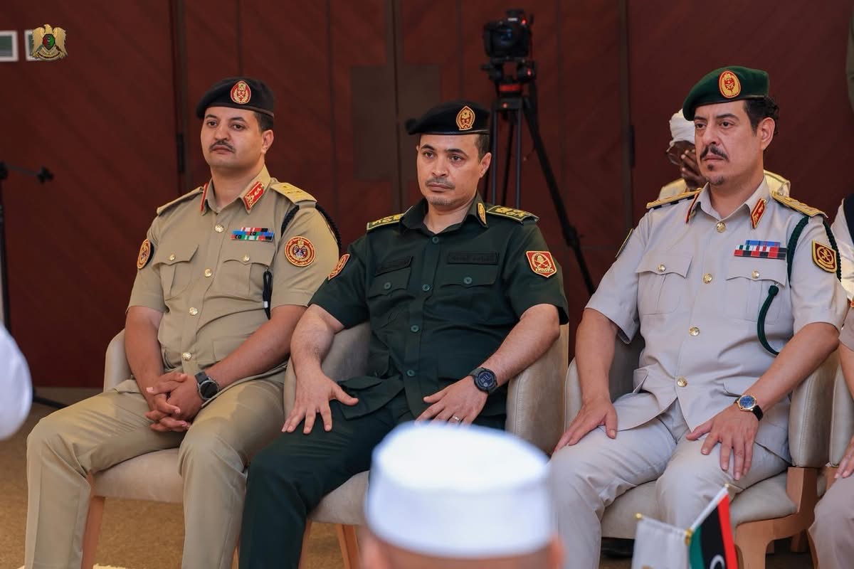 القائد العام للقوات المسلحة المشير اركان حرب خليفة ابو القاسم حفتر يستقبل منتسبي كتيبة مدفعية الميدان  الثالثة