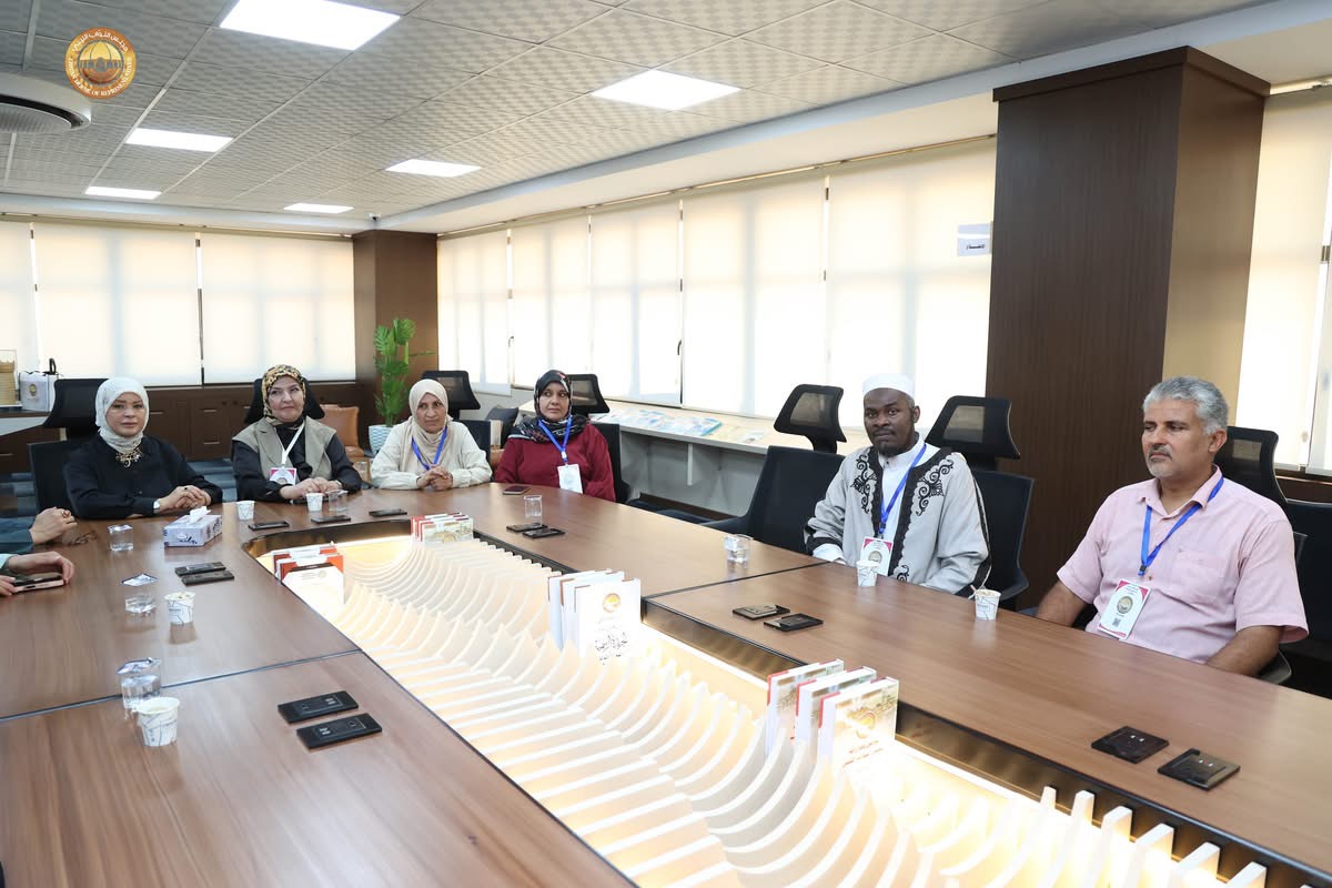 وفد من التفتيش والتوجيه التربوي ببنغازي يزور المكتبة البرلمانية