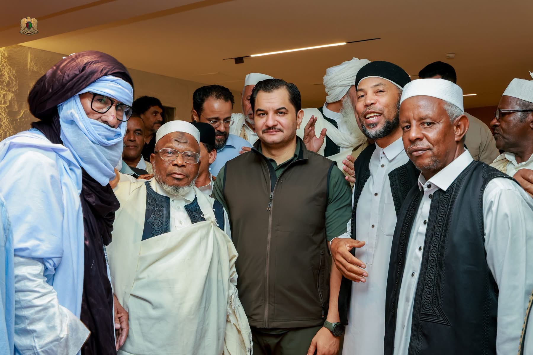 نائب القائد العام للقوات المسلحة الفريق أول ركن صدام حفتر يعلن إنشاء 10 آلاف وحدة سكنية خلال لقائه مشايخ وأعيان الجنوب في سبها