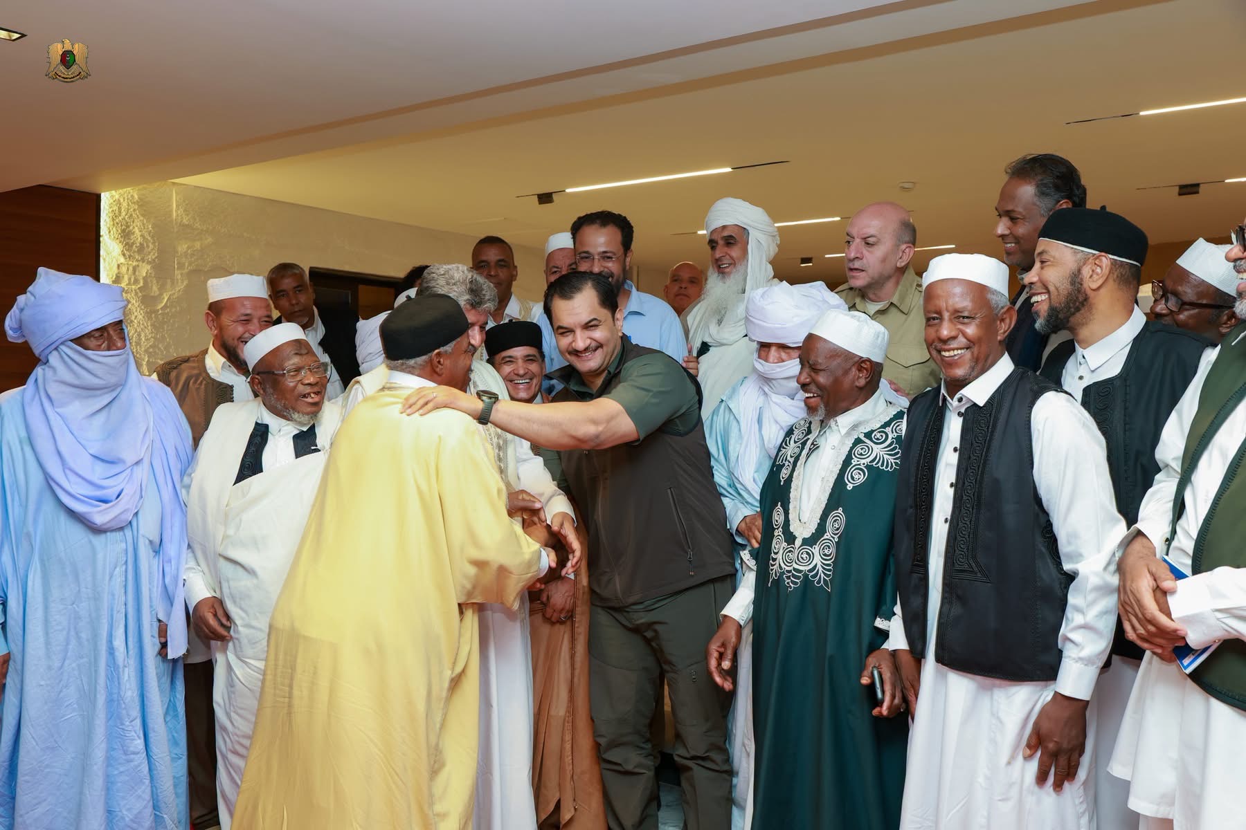 نائب القائد العام للقوات المسلحة الفريق أول ركن صدام حفتر يعلن إنشاء 10 آلاف وحدة سكنية خلال لقائه مشايخ وأعيان الجنوب في سبها
