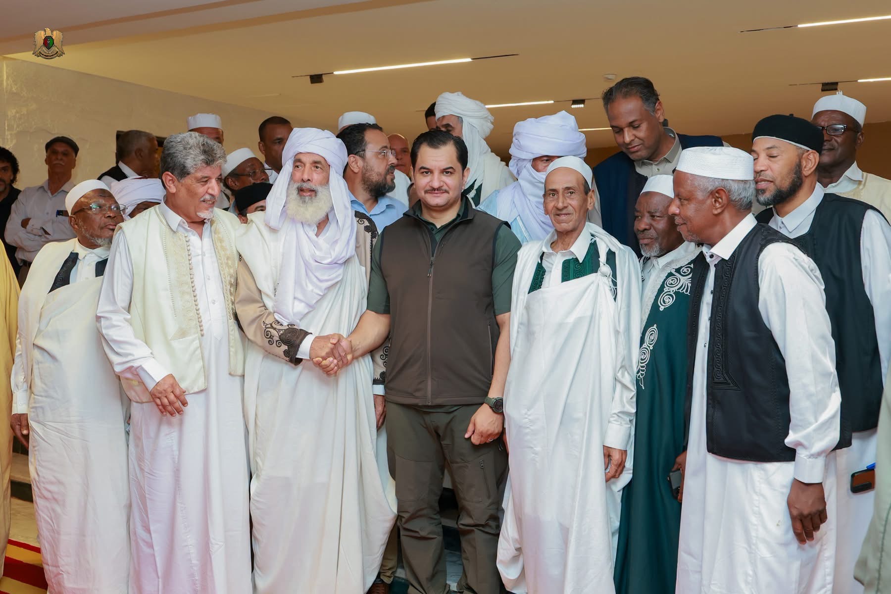 نائب القائد العام للقوات المسلحة الفريق أول ركن صدام حفتر يعلن إنشاء 10 آلاف وحدة سكنية خلال لقائه مشايخ وأعيان الجنوب في سبها