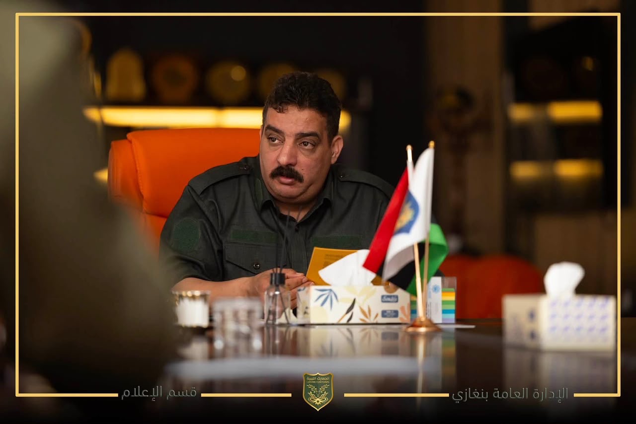 اجتماع موسع بين مصلحة الجمارك والنادي الليبي للسيارات لتسهيل حركة المسافرين وتخفيض الرسوم عبر منفذ امساعد