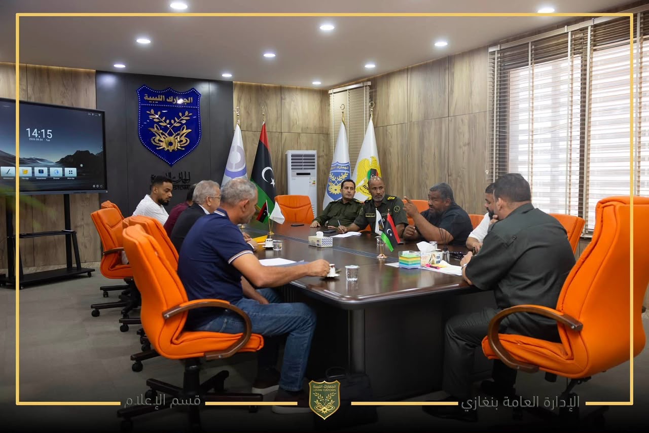 اجتماع موسع بين مصلحة الجمارك والنادي الليبي للسيارات لتسهيل حركة المسافرين وتخفيض الرسوم عبر منفذ امساعد