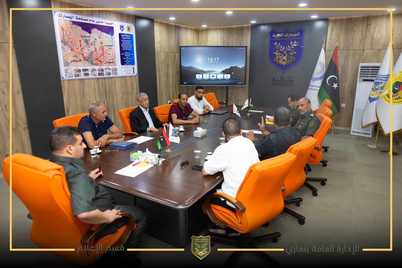 اجتماع موسع بين مصلحة الجمارك والنادي الليبي للسيارات لتسهيل حركة المسافرين وتخفيض الرسوم عبر منفذ امساعد