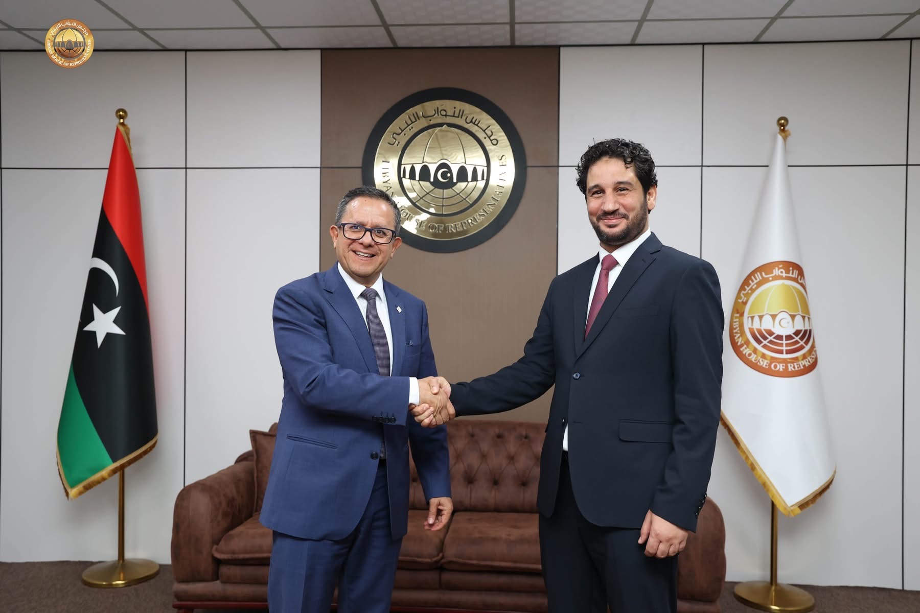 النائب الثاني لرئيس مجلس النواب ورئيس ديوان المجلس يبحثان مع وفد الاتحاد الدولي للصليب الأحمر والهلال الأحمر دعم العمل الإنساني