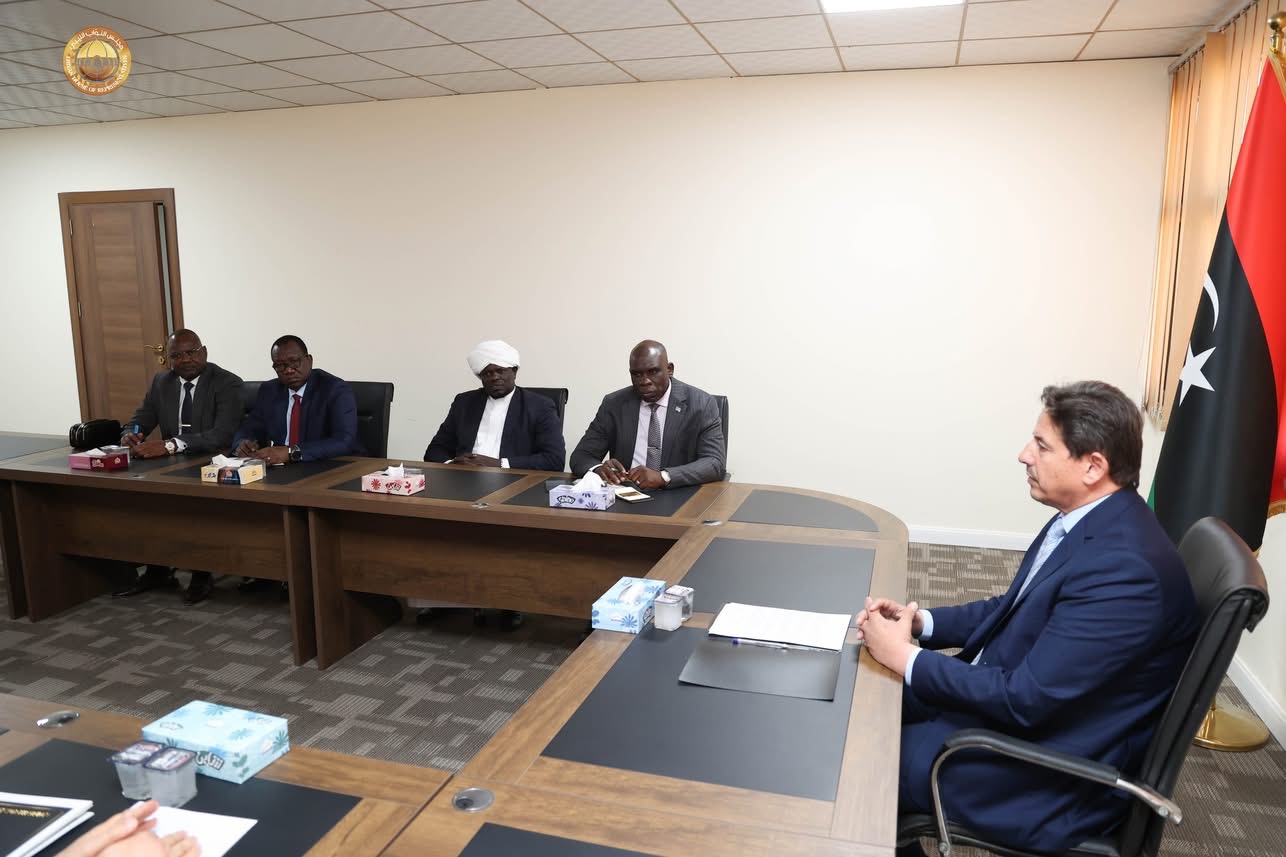 رئيس لجنة الشؤون الخارجية النيابية يستقبل وفدًا رسميًا من جنوب السودان لبحث آفاق التعاون الثنائي في بنغازي