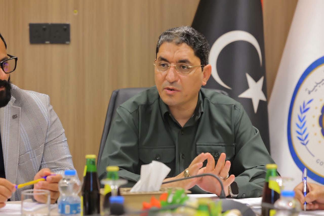 نائب رئيس لجنة الشباب البرلمانيه يبحث مع وزير العمل ترتيبات النهائية للمؤتمر الوطني لتحديث قانون علاقات العمل