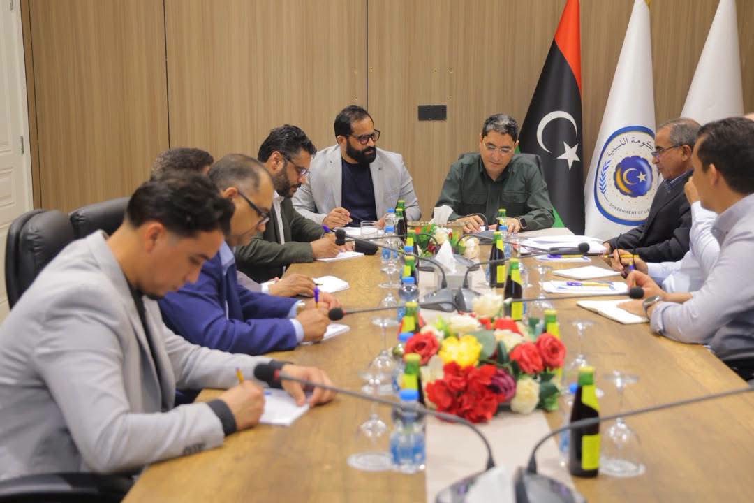نائب رئيس لجنة الشباب البرلمانيه يبحث مع وزير العمل ترتيبات النهائية للمؤتمر الوطني لتحديث قانون علاقات العمل