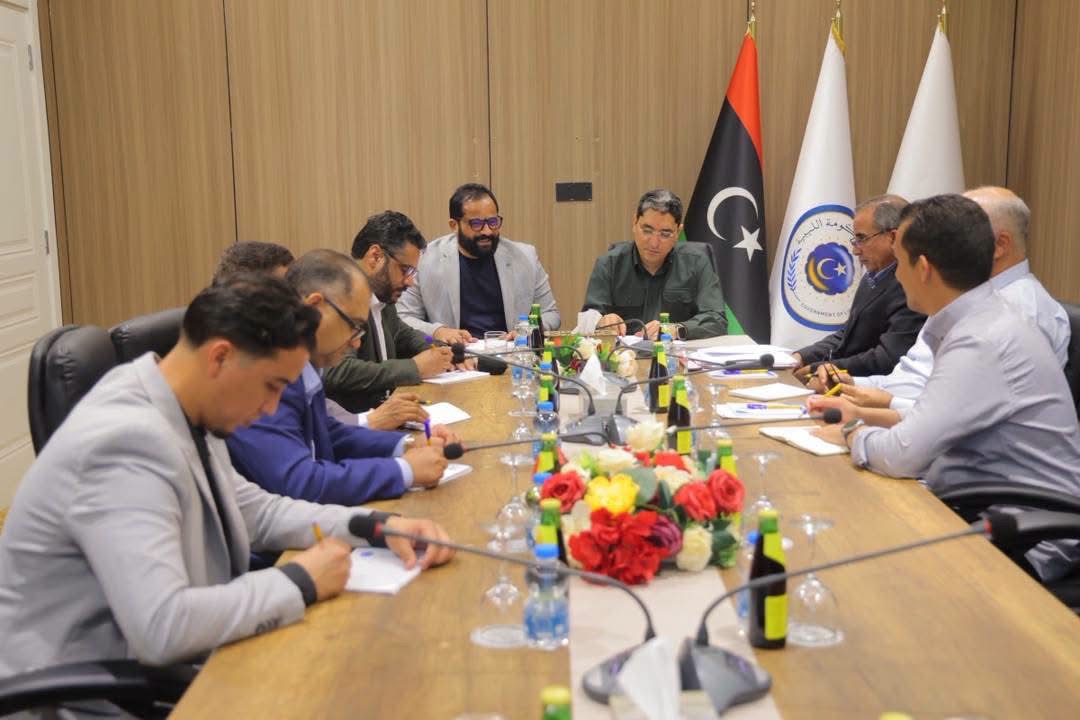 نائب رئيس لجنة الشباب البرلمانيه يبحث مع وزير العمل ترتيبات النهائية للمؤتمر الوطني لتحديث قانون علاقات العمل