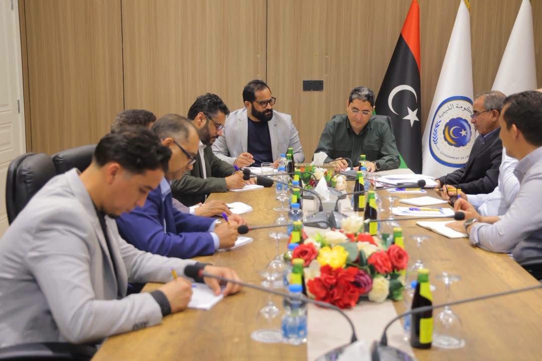 نائب رئيس لجنة الشباب البرلمانيه يبحث مع وزير العمل ترتيبات النهائية للمؤتمر الوطني لتحديث قانون علاقات العمل