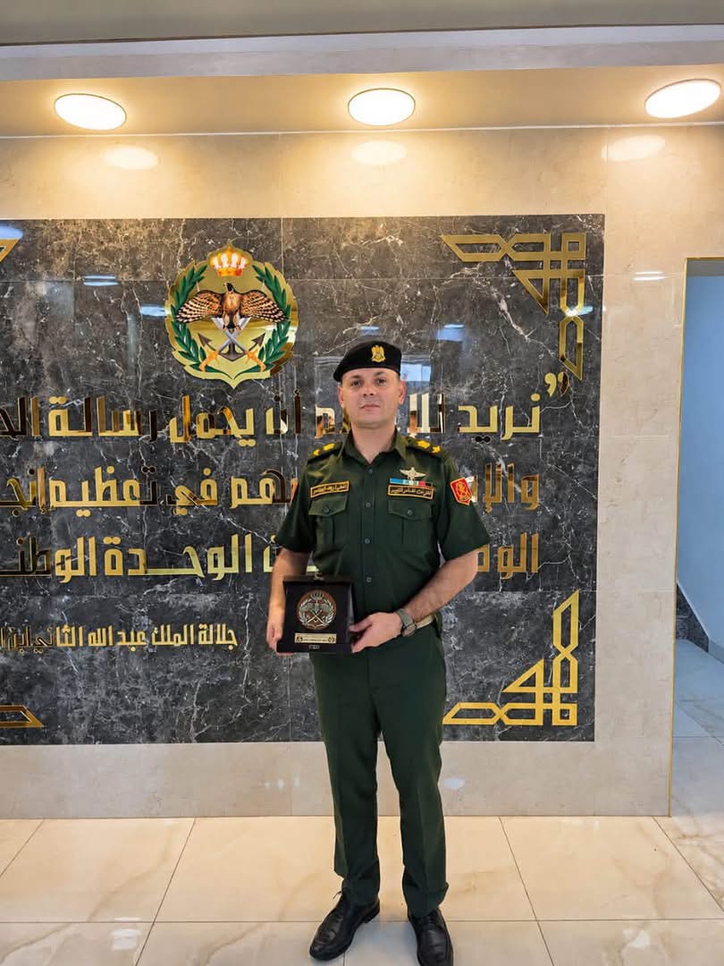 الرائد عبدالرحيم القزيري يحرز المركز الأول في دورة قادة الإعلام والمتحدثين الرسميين بالأردن