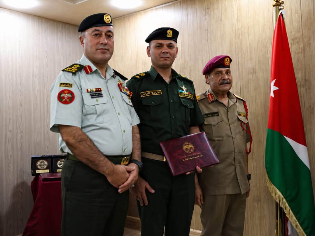 الرائد عبدالرحيم القزيري يحرز المركز الأول في دورة قادة الإعلام والمتحدثين الرسميين بالأردن