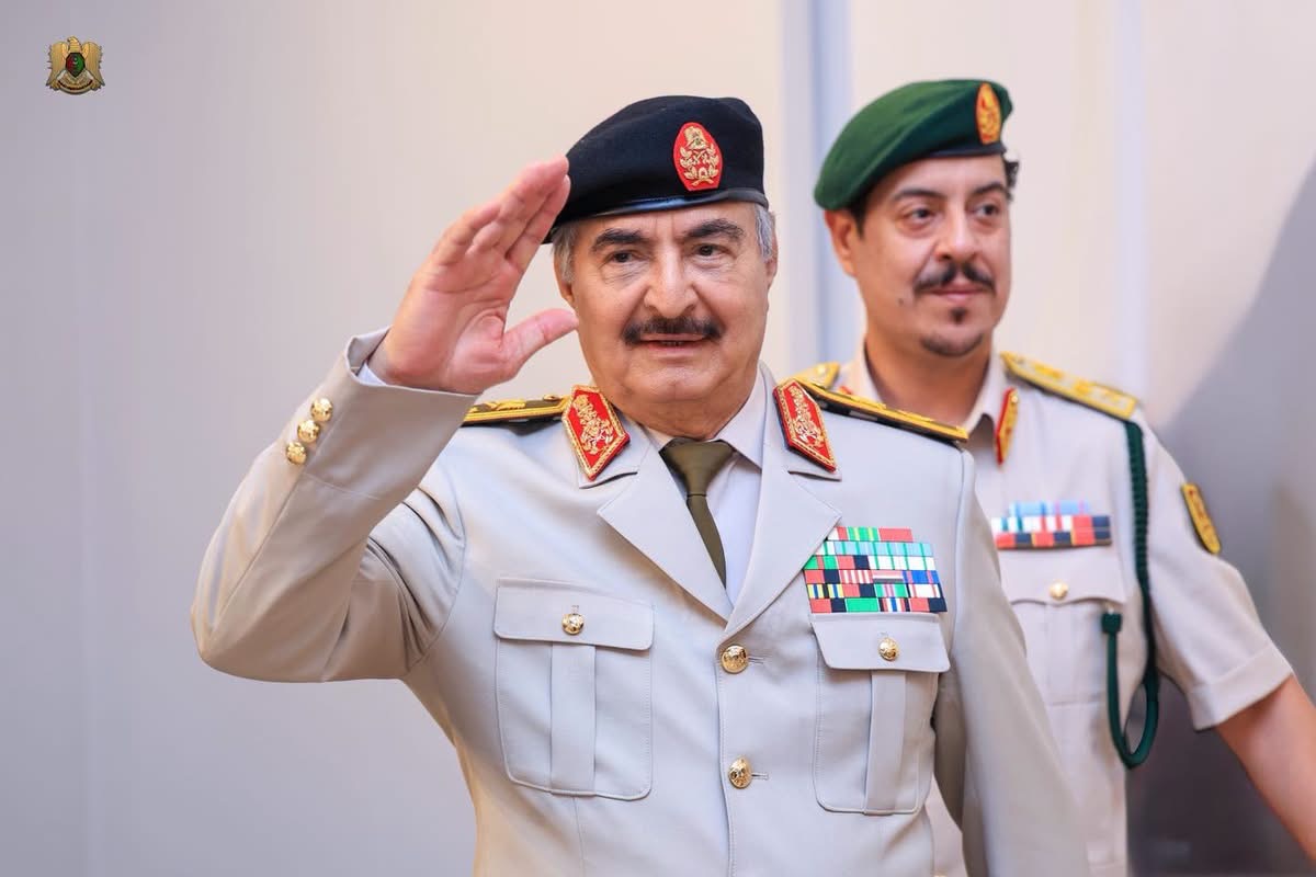 القائد العام للقوات المسلحة المشير أركان حرب خليفة أبوالقاسم حفتر يستقبل مشايخ وأعيان قبائل الأمازيغ والزنتان والجبل الغربي