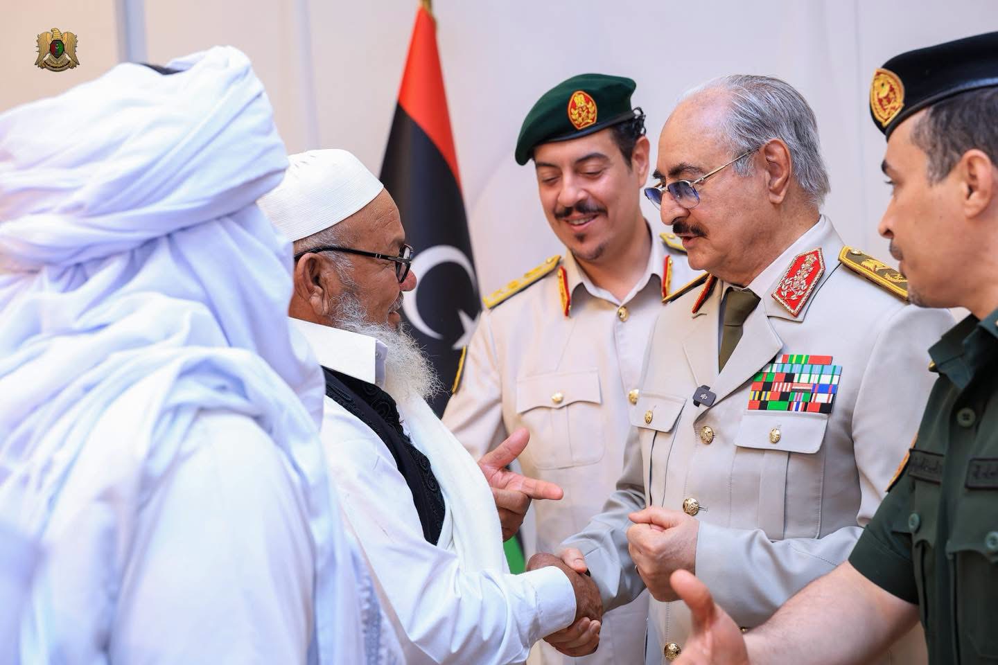 القائد العام للقوات المسلحة المشير أركان حرب خليفة أبوالقاسم حفتر يستقبل مشايخ وأعيان قبائل الأمازيغ والزنتان والجبل الغربي
