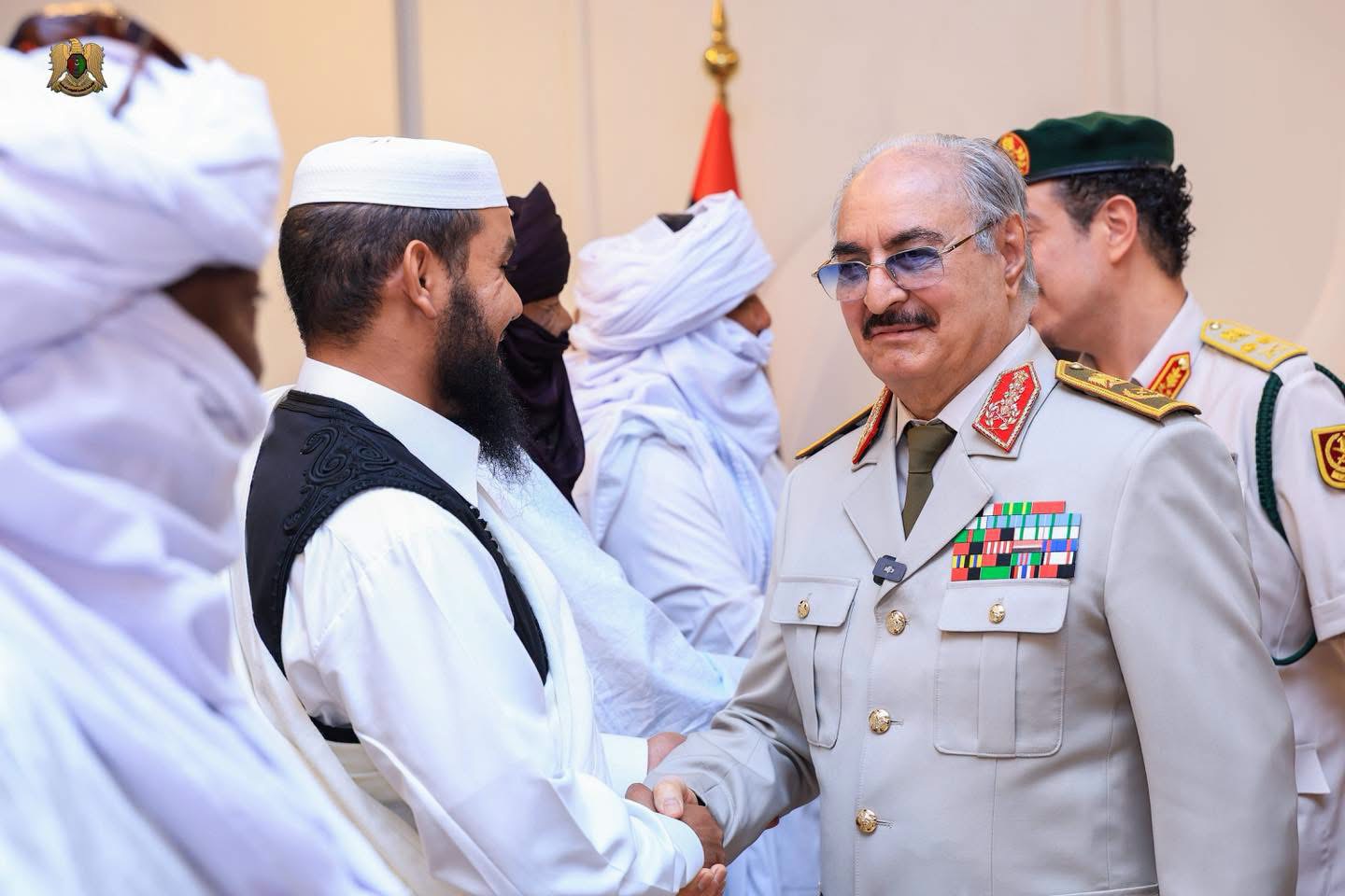 القائد العام للقوات المسلحة المشير أركان حرب خليفة أبوالقاسم حفتر يستقبل مشايخ وأعيان قبائل الأمازيغ والزنتان والجبل الغربي